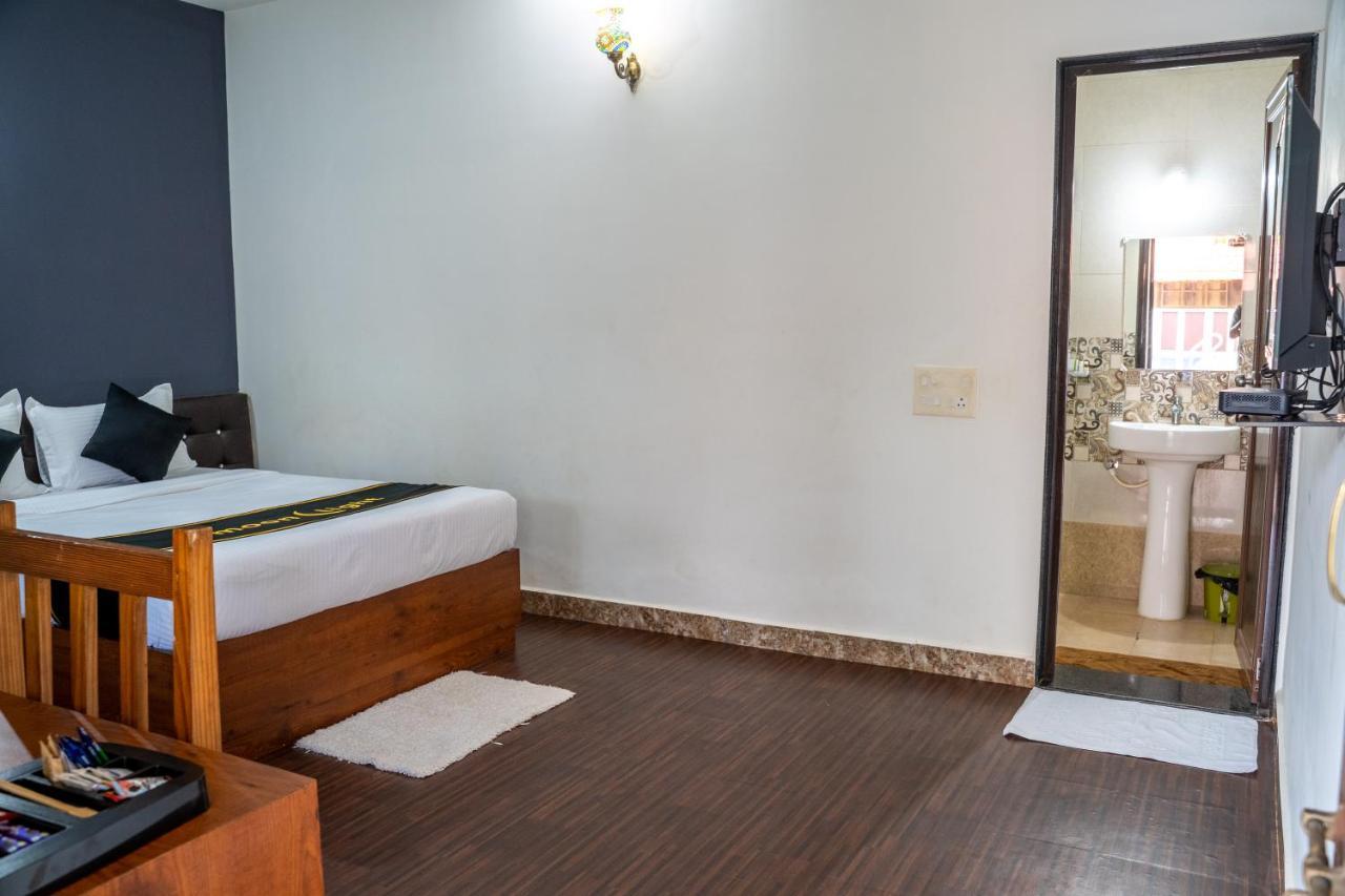 Dhanrains Moonlight Retreat Cottages 帕罗林 外观 照片