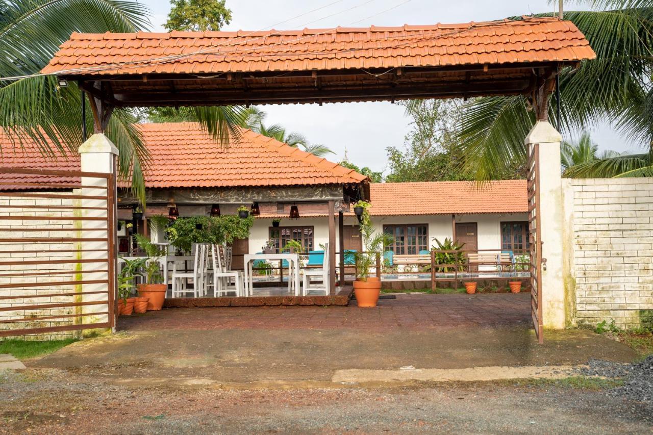 Dhanrains Moonlight Retreat Cottages 帕罗林 外观 照片